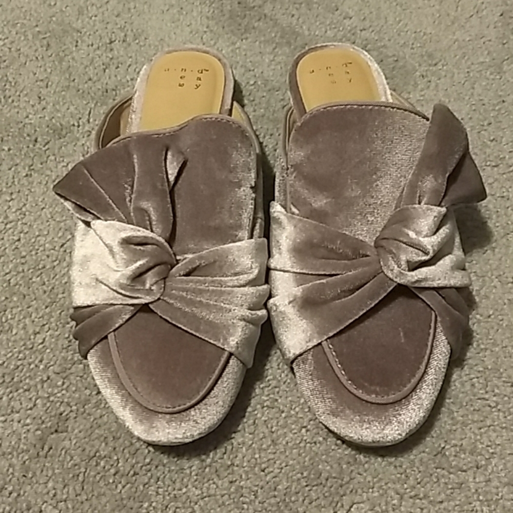 A new day lavendar mules! Velvet material.